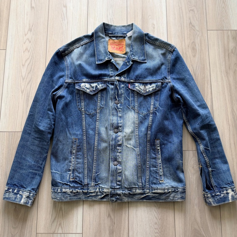 Levi's 72334 Denim Trucker Jacket Mens XL Blue Distressed Faded Jean Coat
